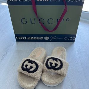 Gucci women’s slide sandal with interlocking G
